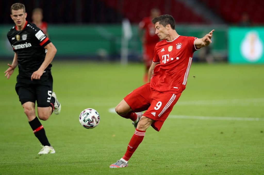Un remate de 25 metros de Lewandowski pronosticaba un nuevo título para Bayern Munich a los 59’ de juego.