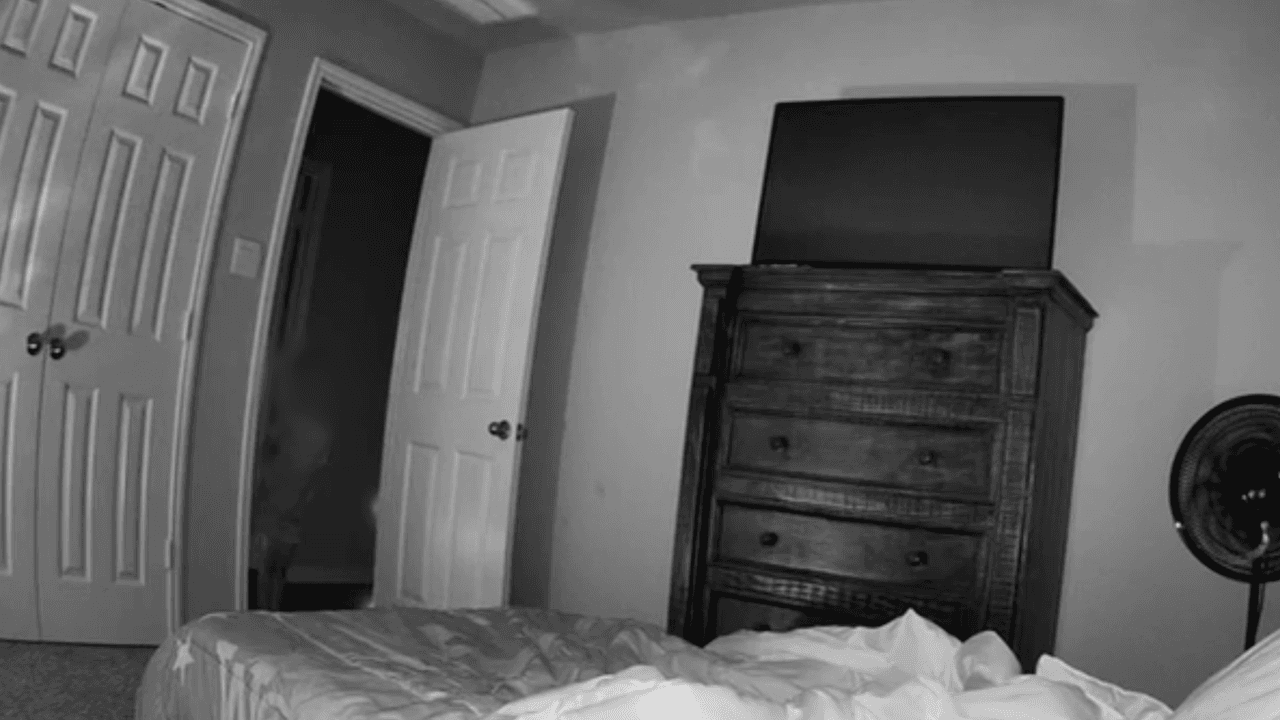 Juan Guevara, experto en tecnología, dice que cualquier aparato que se pueda conectar al internet se puede hackear. Por ello, recomienda que estas cámaras no se instalen en áreas sensibles de la casa.