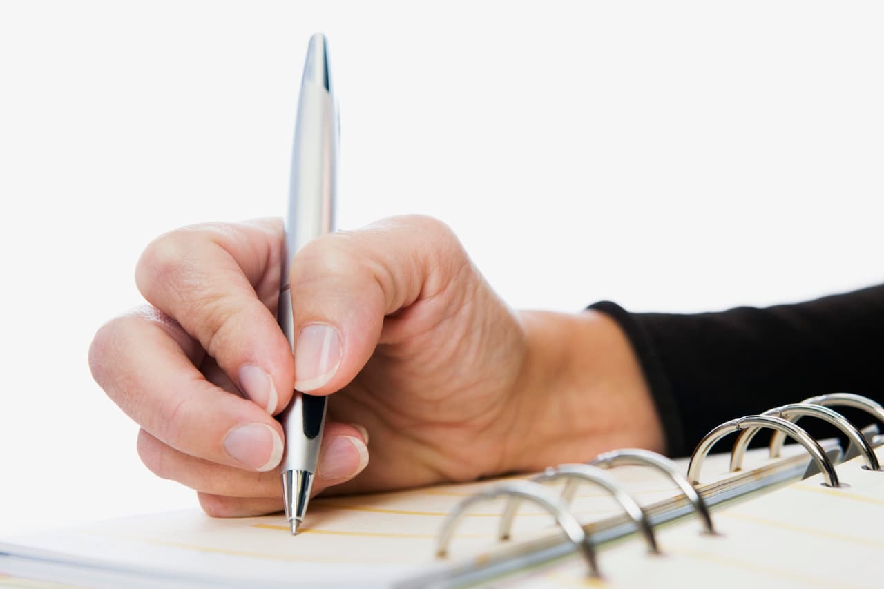 Una vez escritas las colocarás en un lugar visible, donde cada día las puedas recordar y programarte. Sugerencias: Tengo amor, tengo salud, tengo trabajo, tengo desenvolvimiento económico, tengo amigos.