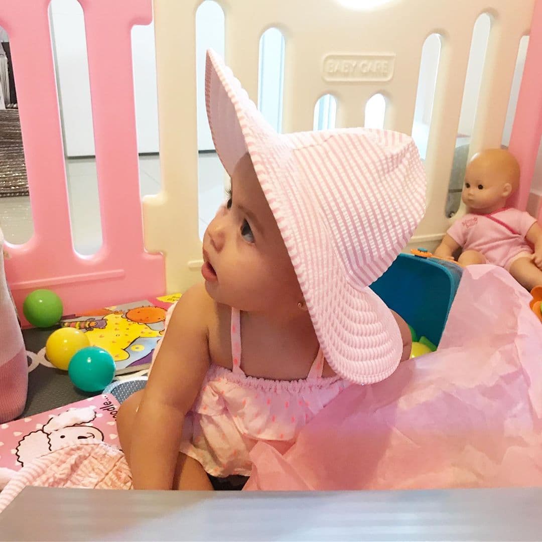 Esta última semana de octubre ha sido muy especial para la periodista colombiana y su familia, debido a que celebrarán el primer Halloween con Chloé.