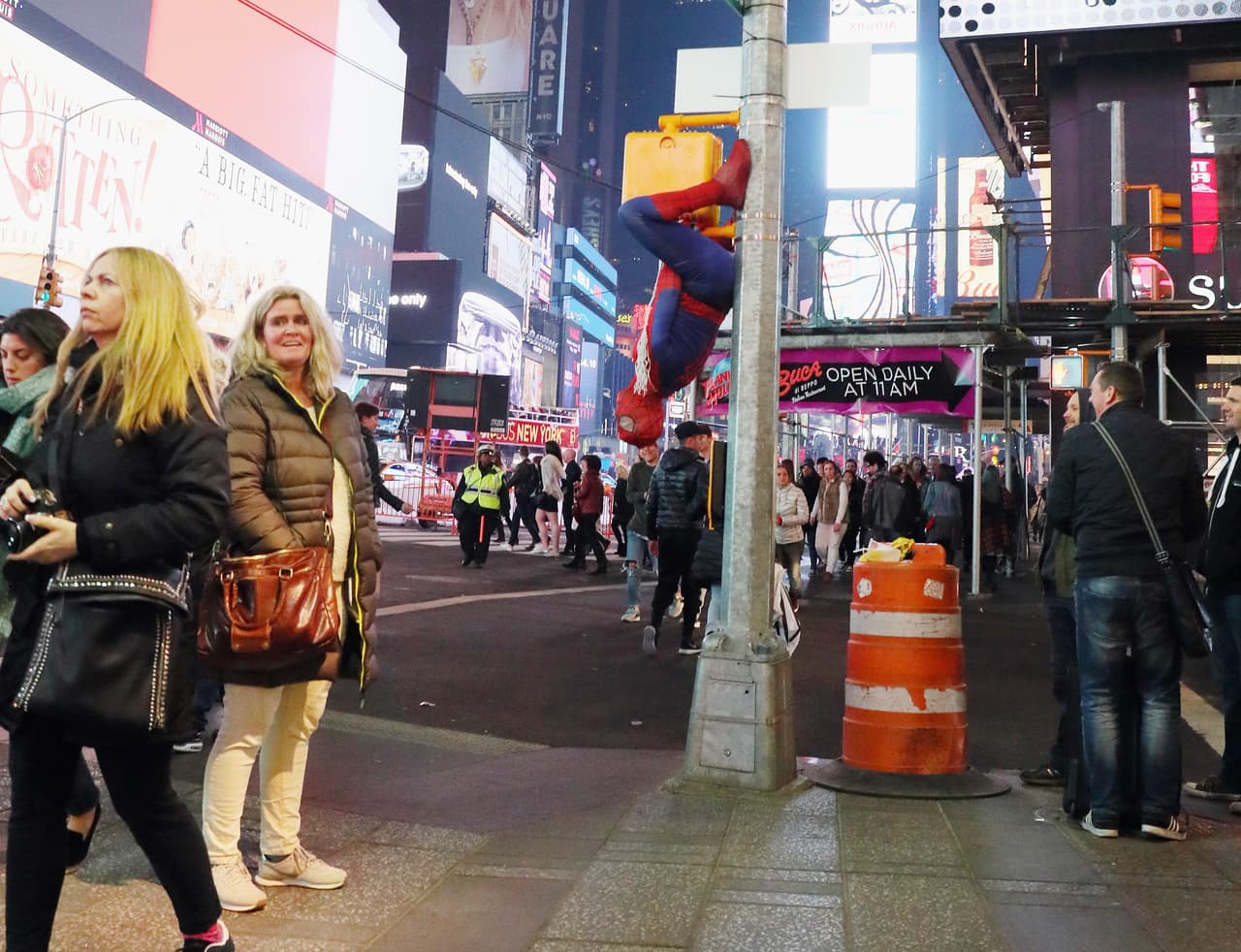 Trifulca en Times Square con Spider-Man de Queens
