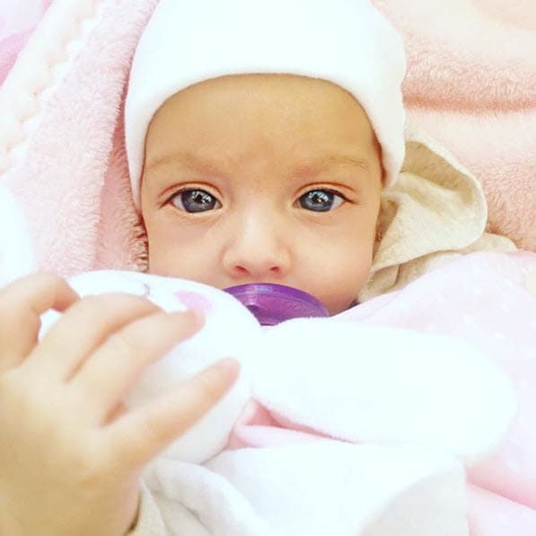 Olivia es "un poquito más pequeña y es más sensible, son completamente distintas (en personalidad), polos opuestos", explicó el actor.