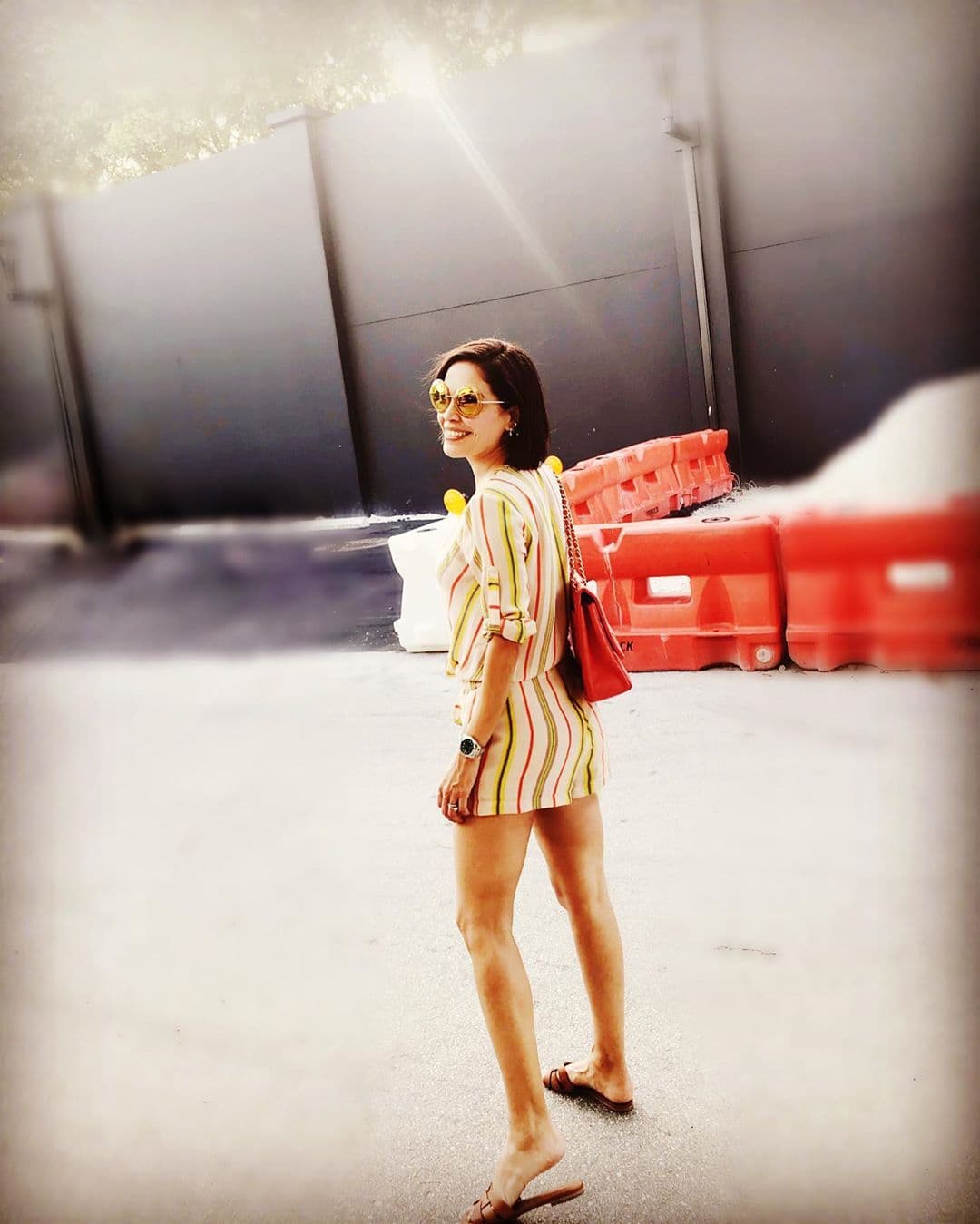 Acerca de los 'rompers' apuntó que "esta prenda es muy práctica porque con una sola pieza estás lista para salir". Agregó que "las posibilidades para utilizarlos son infinitas, hay una gran variedad de estilos y colores, pueden ser sueltos y más ajustados pero siempre cómodos".