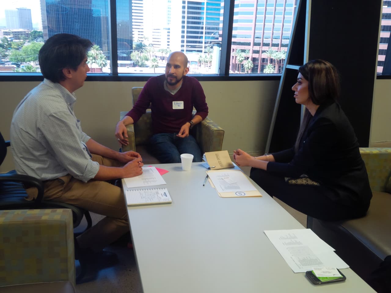 Desde negocio y mercadeo, hasta aspectos legales de la creacción de un producto.