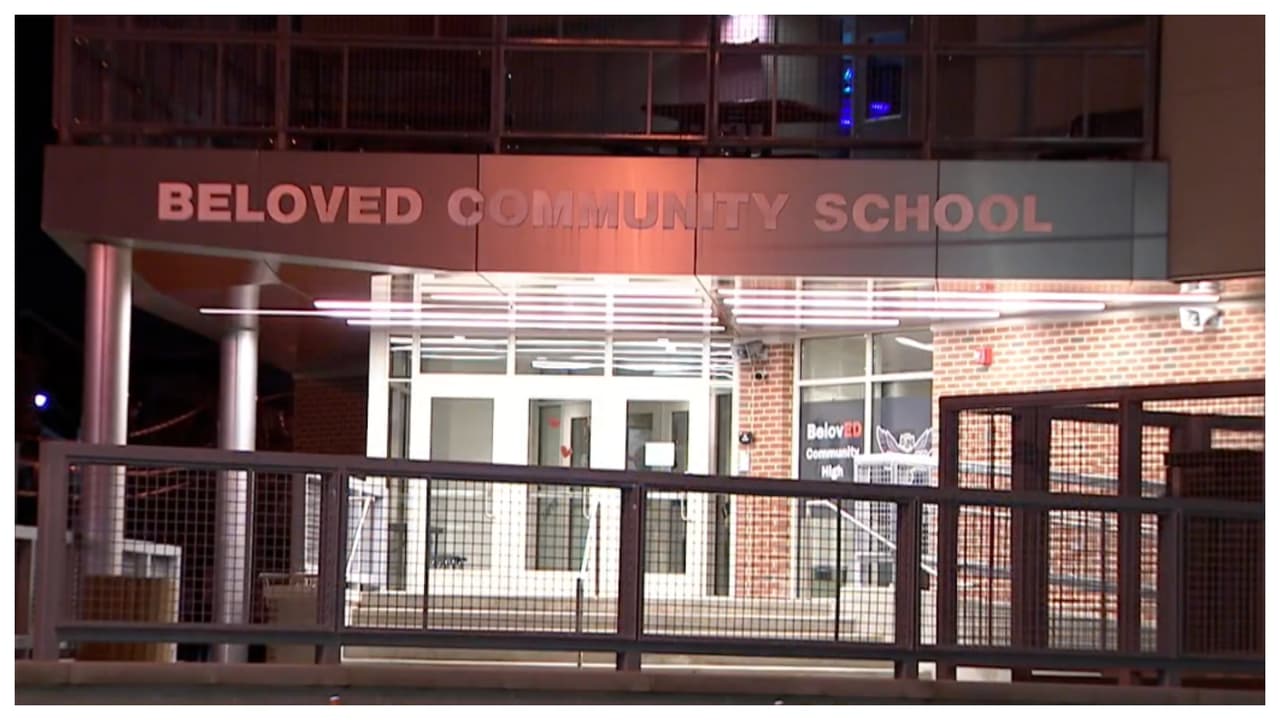 Al día siguiente, el lunes, la escuela llamó a Taveras para informarle que 
<b>su hermana no se había presentado a trabajar</b>. Su madre fue a la casa de su hija a buscarla. No la encontró. 
<b>Y fue así como la reportaron como desaparecida.</b>
<br>