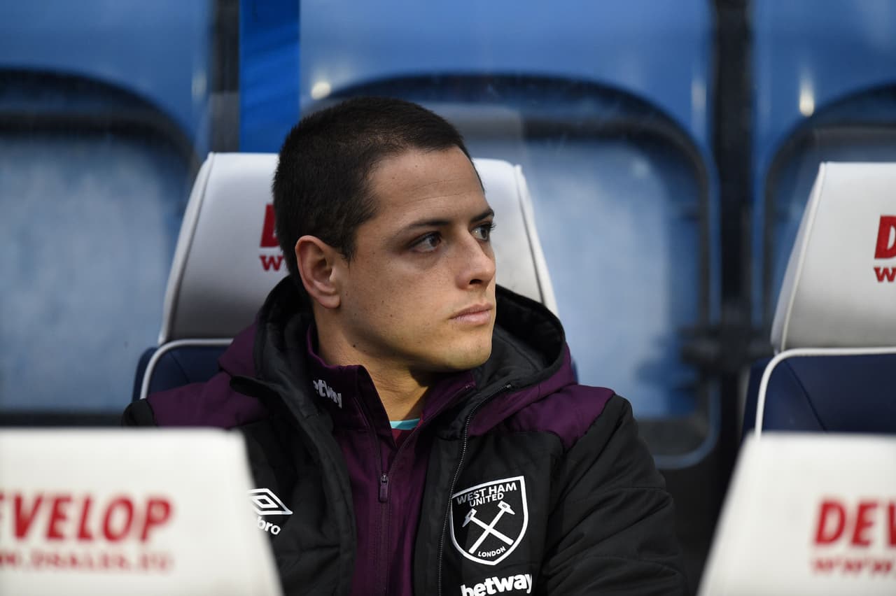 Desde la banca 'Chicharito' vio los 4 martillazos del West Ham