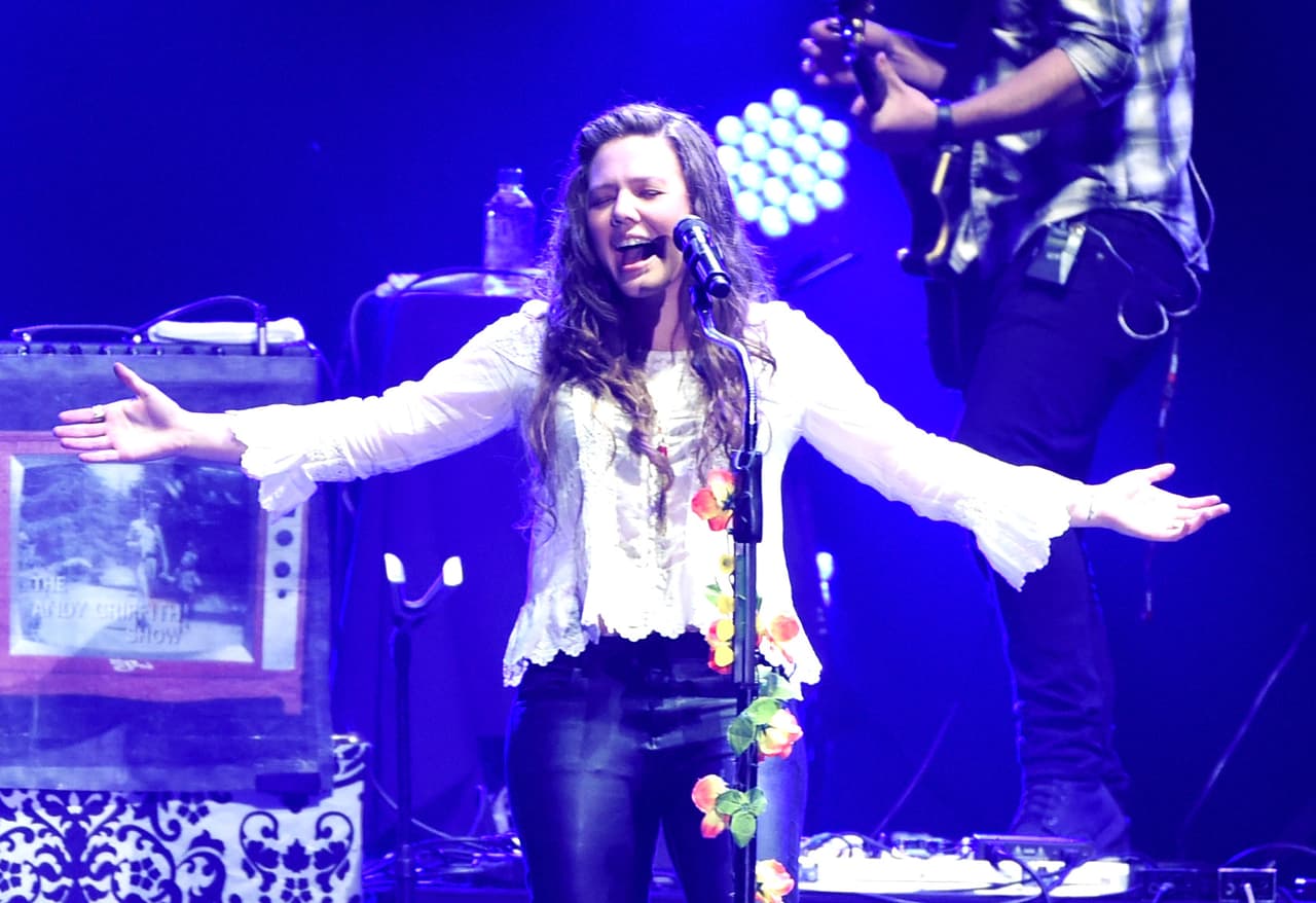 El amor entre las dos inició hace 7 años. En una entrevista que Huerta concedió al show mexicano 'Intrusos' en 2019, compartió que 
<b><a href="https://www.univision.com/famosos/joy-huerta-revela-si-es-ella-quien-esta-embarazada-o-su-esposa-fotos" target="_blank">fue Atri quien se embarazó de la niña </a></b>y que el tema de su relación con una mujer no debía ser lo importante.
<br>