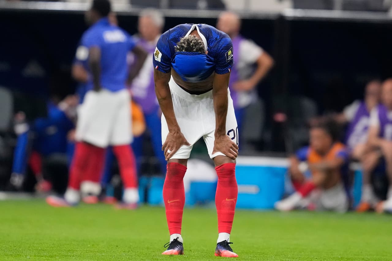 El francés Désiré Doué (20) reacciona tras el partido de semifinales de la Copa del Mundo de fútbol entre Francia y España en Arlington, Texas, cerca de Dallas, el martes 14 de julio de 2026.