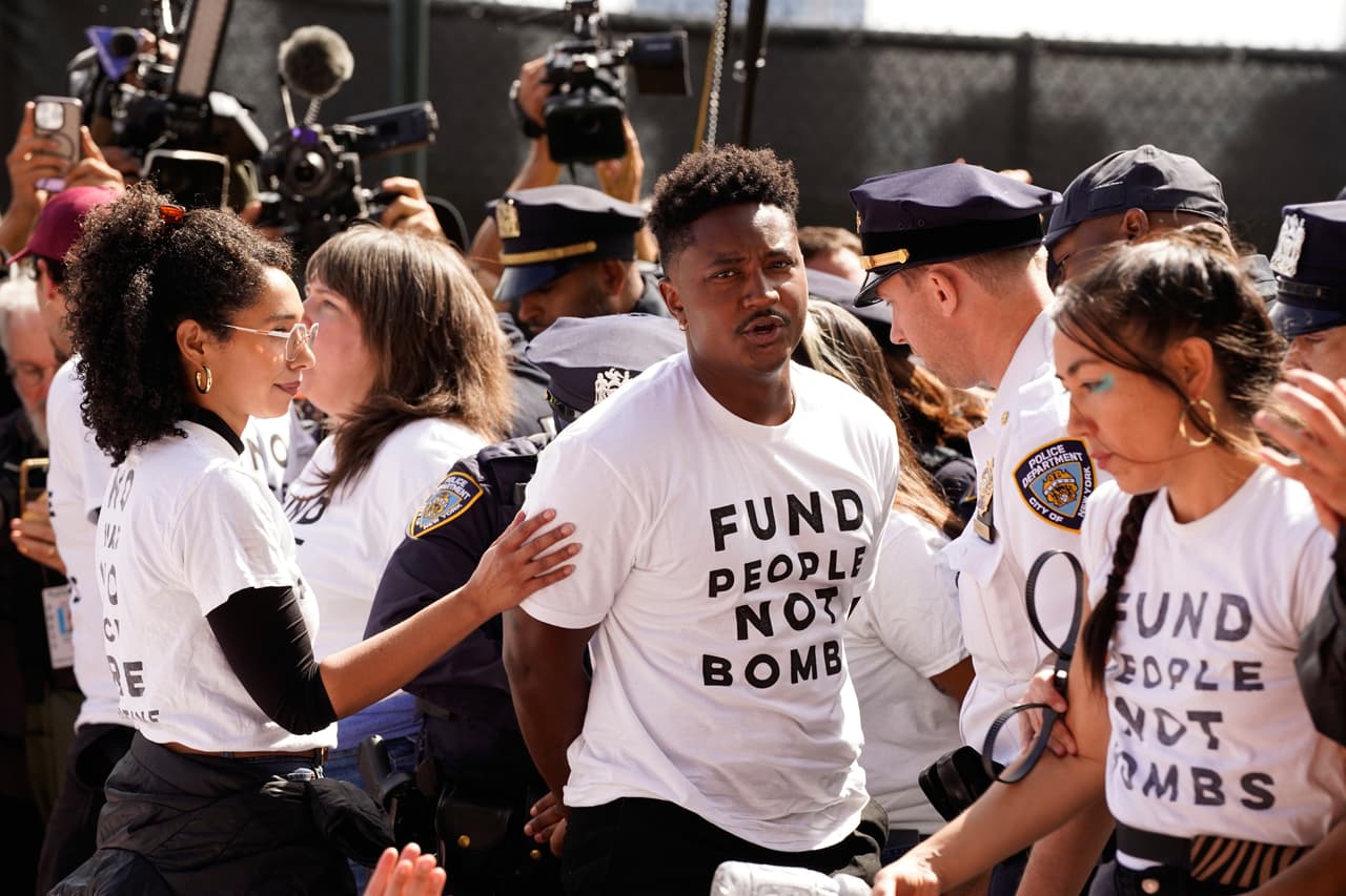 La presencia de manifestantes y las detenciones se registraron horas antes de la intervención de Netanyahu ante la Asamblea General, uno de los principales momentos de la jornada diplomática. El operativo de seguridad se desplegó para controlar las concentraciones y mantener despejados los accesos y alrededores del recinto de Naciones Unidas.