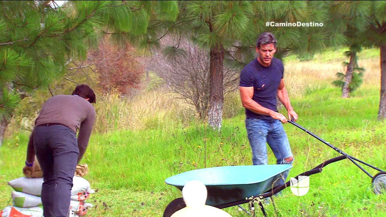 Claro, tienes miedo de que Pedro rechace tu romance con Carlos.