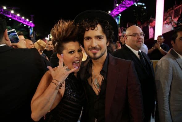 Así de 'rockera' se veía junto a Tommy Torres.