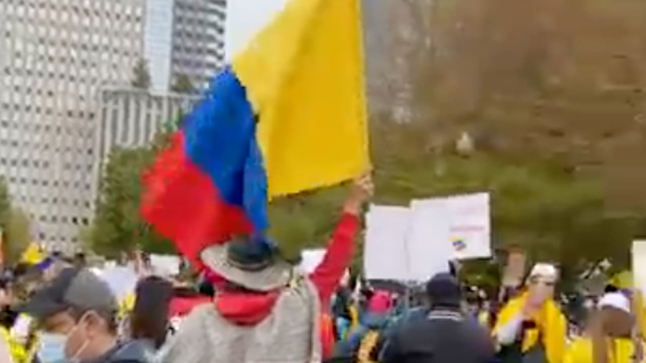 El presidente retiró la reforma tributaria el domingo, 2 de mayo, sin embargo, esto no detuvo los incidentes entre las autoridades y los residentes de Colombia.