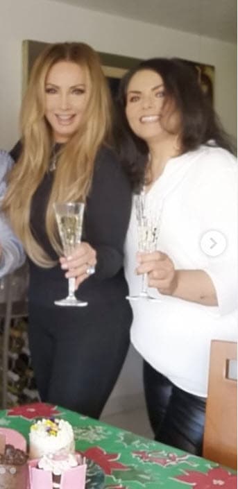 "Traigo un desorden de tiroides, pero empecé el tratamiento hace dos semanas, así que
<b>ya pronto van a ver el cambio</b>", dijo Paty Navidad en cuanto a su físico.
<br>