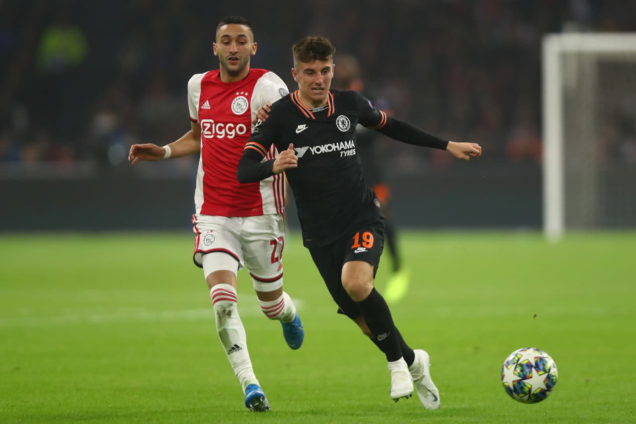 Ziyech, compañero de Edson Álvarez, firma con el Chelsea