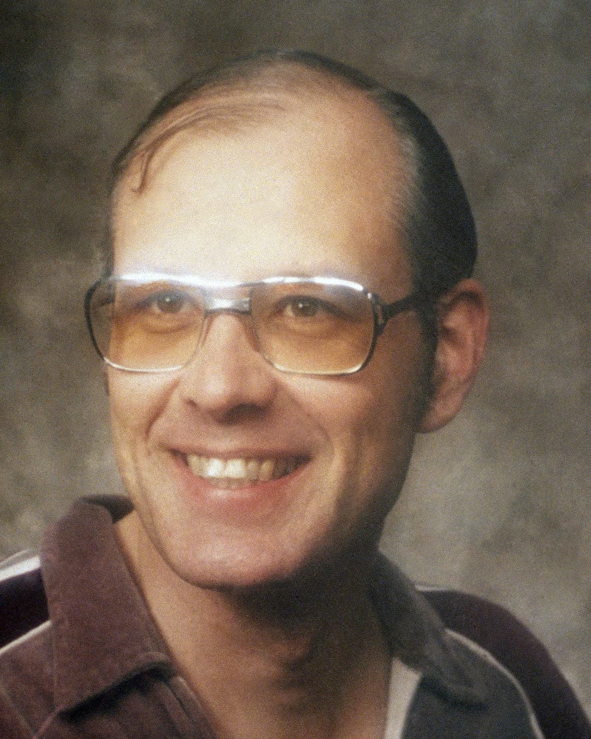 <b>Restaurante McDonalds de San Ysidro, California, 1984. 21 muertos. James Oliver Huberty,</b> un exvigilante de 40 años que había sido embalsamador de cadáveres y tenía antecedentes de comportamiento violento, atacó a los comensales del restaurante a tres cuadras de su departamento. Utilizó en el ataque tres armas: una ametralladora, una pistola y una escopeta. Las víctimas del restaurante, localizado a pocas millas de la frontera entre México y EEUU, eran en su mayoría de origen mexicano.