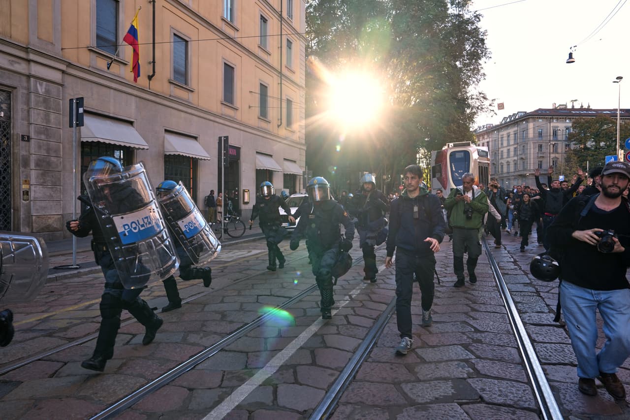 Otro aspecto de las manifestaciones del sábado en Milán.