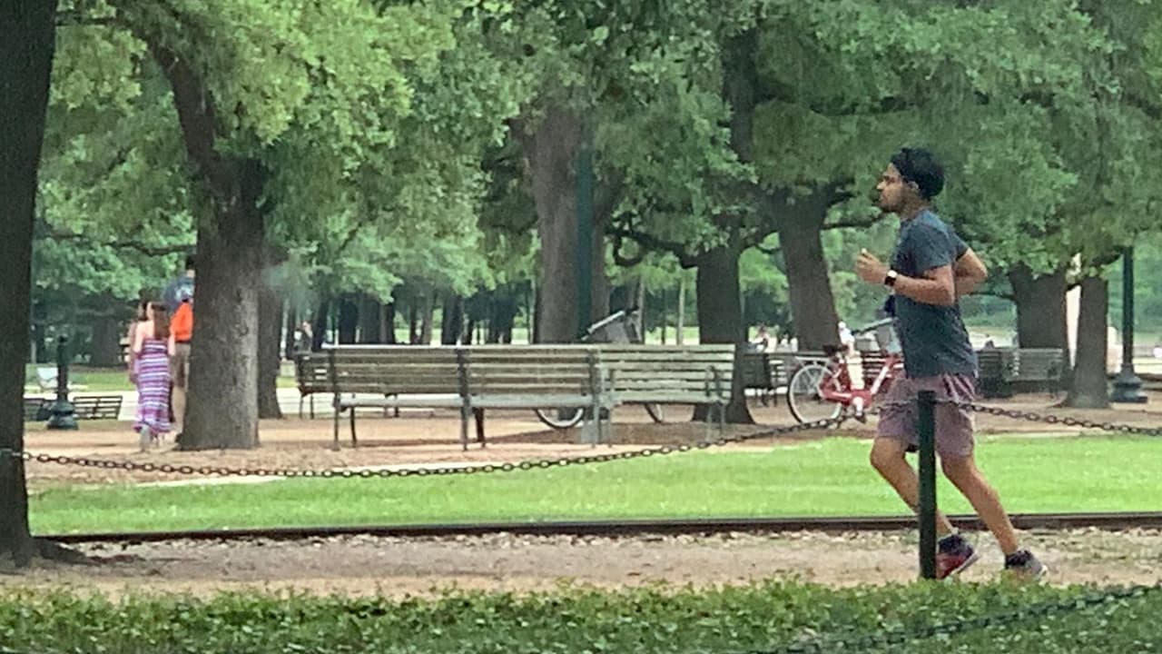 “Quiero que los residentes de Houston disfruten de los parques, ya que el pasar tiempo afuera nos permite respirar aire libre”, indicó el alcalde.