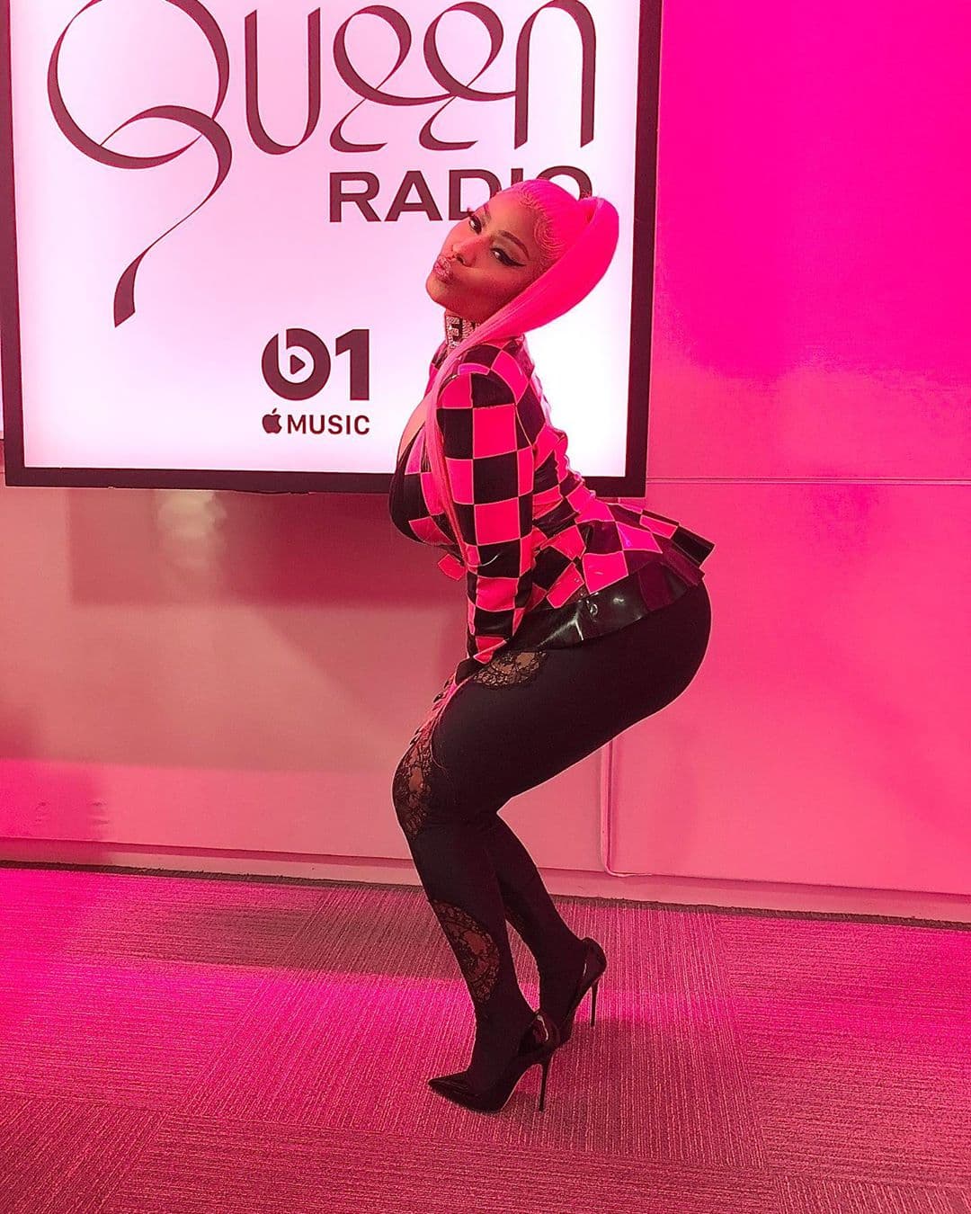 Pero trascendió que ella fue la que
<b><a href="https://www.univision.com/musica/nicky-ya-saco-a-su-hermano-de-la-carcel-fotos#7ffeb3050000" target="_blank">pagó la fianza</a></b> de 100 mil dólares cuando fue arrestado en 2015.