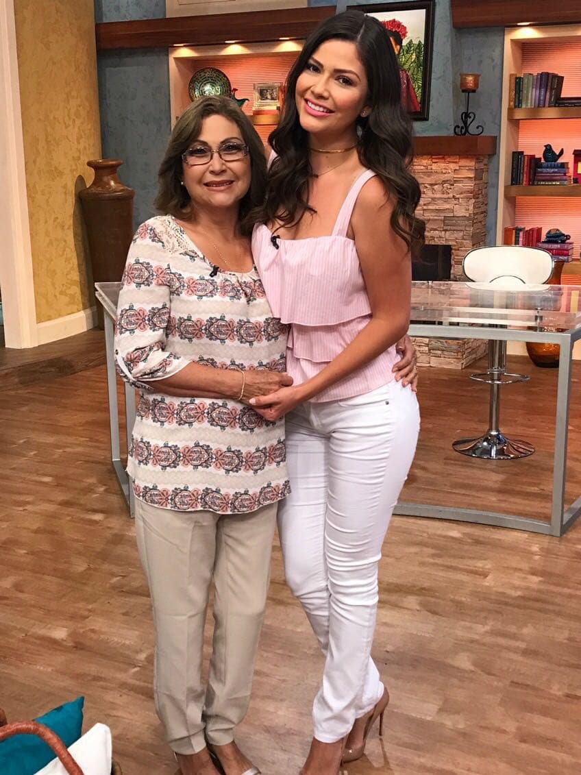 Ana Patricia recibió llena de emoción a su mami Alicia Montesoto y contó que este año celebrará con ella.