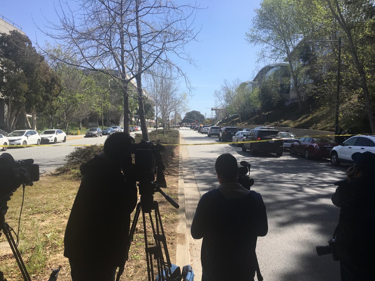 En un mensaje vía Twitter, Google, que es dueña de la plataforma de video, indicó que están "coordinando con las autoridades" y que darán a conocer información oficial desde Google y YouTube cuando esté disponible.