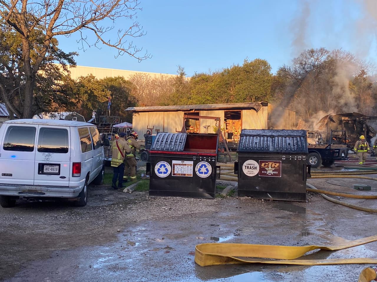 Las autoridades dicen que no había nadie adentro ni herido.