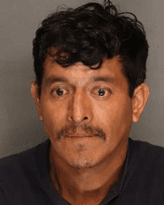 Oficiales arrestaron a Fernando Guerrero después de que presuntamente tuvo un enfrentamiento con una de las víctimas en una tienda cercana. La víctima acusó a Guerrero de haberla tocado inapropiadamente.