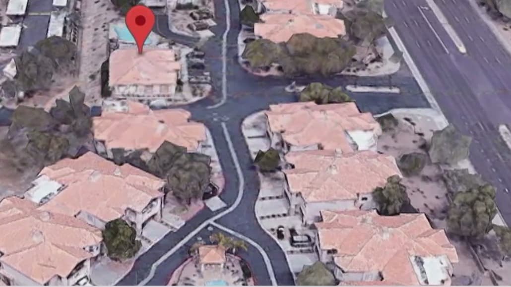 Más de 80 residentes evacuados por inundación en condominio en Scottsdale tras rotura de tubería