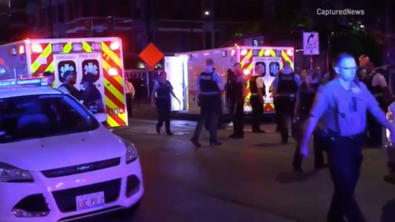 De acuerdo con la Policía, la balacera se desató luego de 
<b>que dos grupos de personas discutieran en las inmediaciones</b>. En un momento, 
<b>una de las personas</b> involucradas 
<b>sacó un arma y comenzó a disparar. </b>