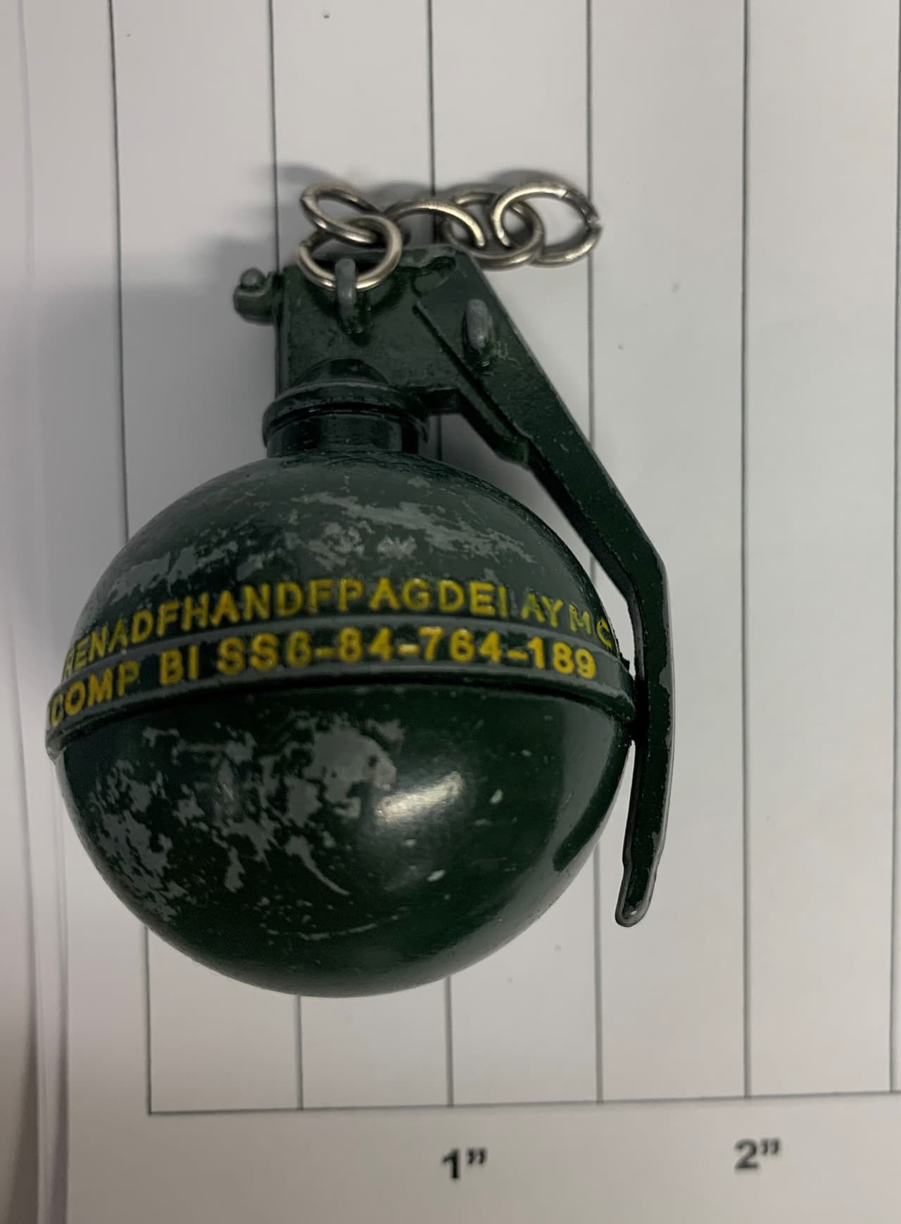 El 13 de octubre una réplica de una granada fue detectada en la bolsa de mano de un viajero en el Aeropuerto de Albany. La TSA señala que no se permiten armas ni réplicas de armas a través de un punto de control.
<br>