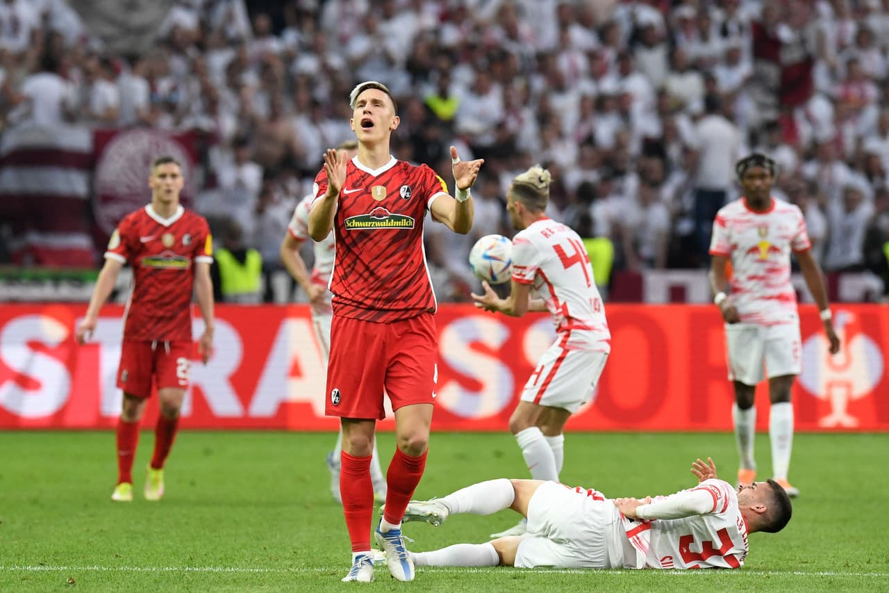 El partido fue ríspido y con gran intensidad, digno de una final del fútbol de Alemania.