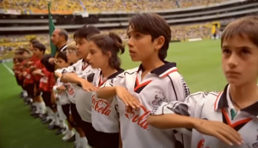 Si bien hay 
<a href="https://www.univision.com/entretenimiento/cine-y-series/7-peliculas-sobre-atletas-olimpicos-sus-historias-de-fortaleza-y-dedicacion-son-inspiradoras">películas sobre atletas olímpicos</a>, también hay otras sobre cómo las personas comienzan a involucrarse con algún deporte. Tal es el caso de ‘El Atlético San Pancho’, un clásico para los amantes del fútbol que crecieron en los 2000. Narra la historia de unos niños de un pueblo rural que conforman un equipo de fútbol. A pesar de que en un principio son muy malos, logran llegar a la final de un gran torneo infantil.