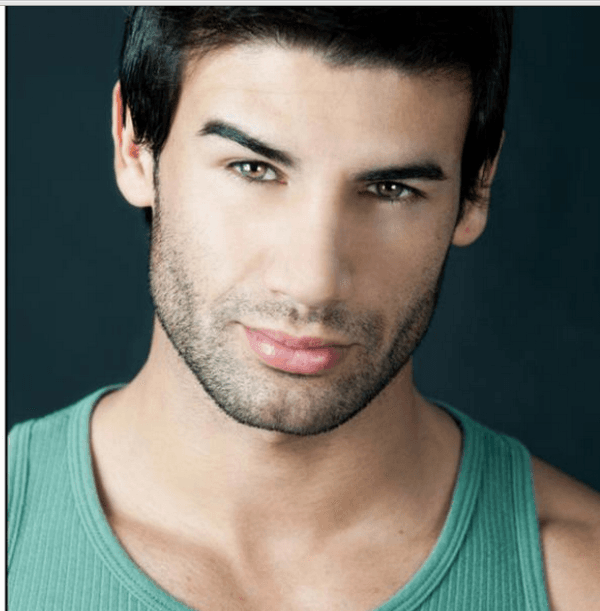 Comenzó como modelo en su país natal y fue así que lo contactaron para hacer un casting para ingresar al Centro de Educación Artística de Televisa (CEA), fue así como llegó a México.