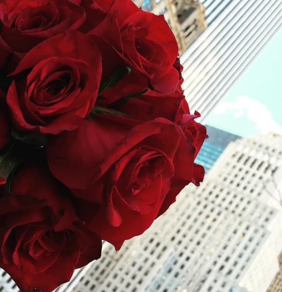 Las rosas rojas no podían faltar en este día lleno de amor.