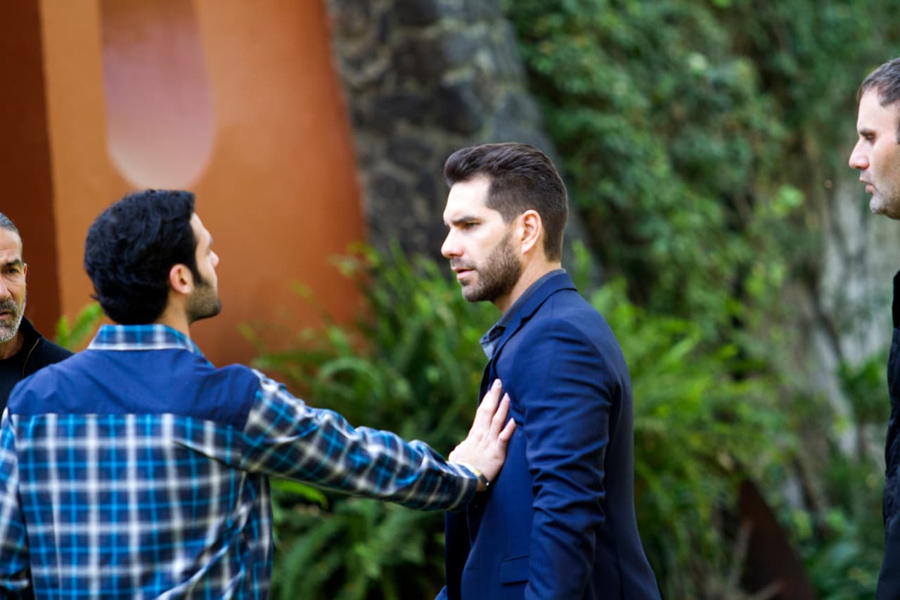 Al llegar le advirtió que él se convertiría en su nuevo jefe de seguridad.