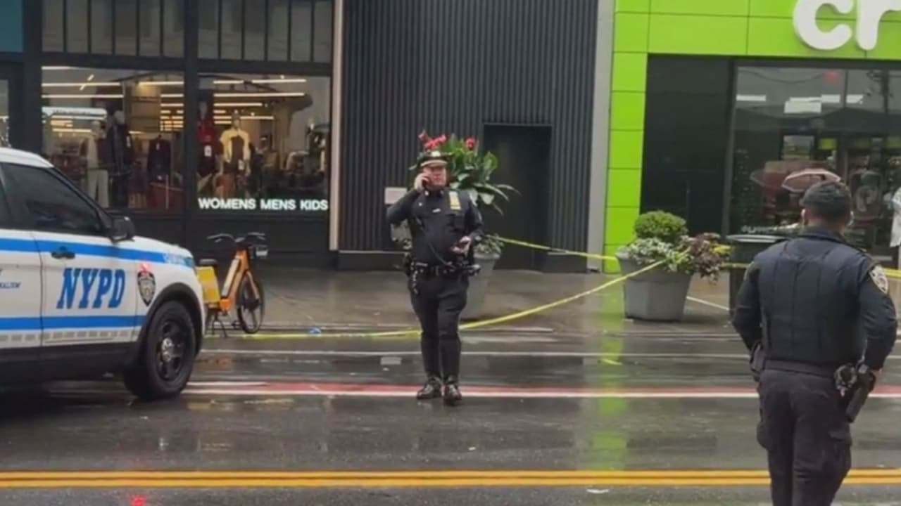 Una ciclista muere tras ser atropellada por un camión en Manhattan: el conductor se dio a la fuga