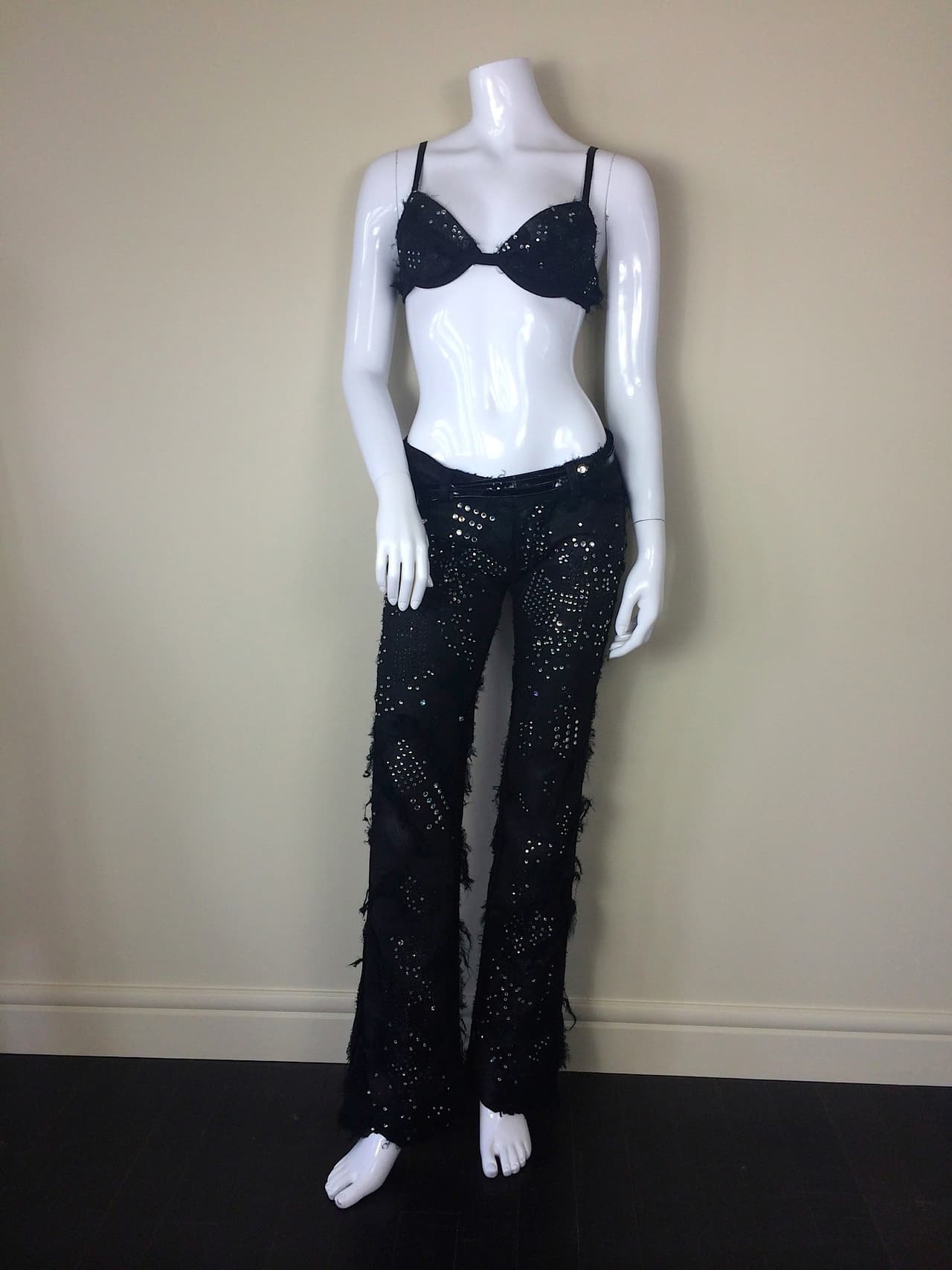 En el 2003, Britney Spears subastó este conjunto que utilizó en la gira 'Dream Without a Dream'.