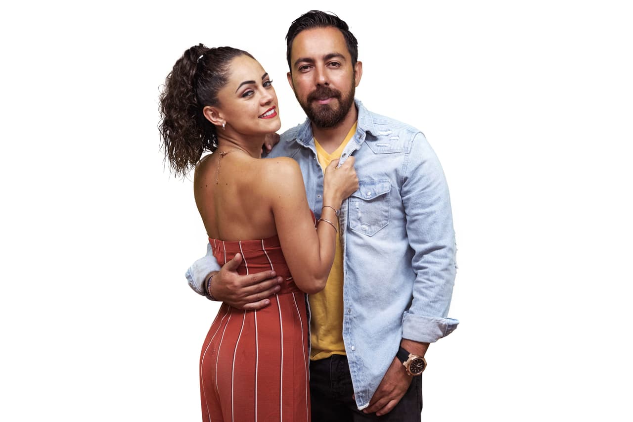 <b>Jessica Segura</b>, actriz que se hiciera famosa por su papel de Tecla en ‘Una familia de diez’ y su esposo 
<b>Adrián Pous</b>, serán otra pareja encargada de hacernos pasar buenos ratos.