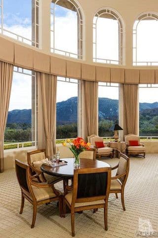 La casa de estilo mediterráneo cuenta con cuatro habitaciones amplias y una ‘master’ con un clóset extenso, apenas los suficientemente grande para una estrella como ‘Brit’.