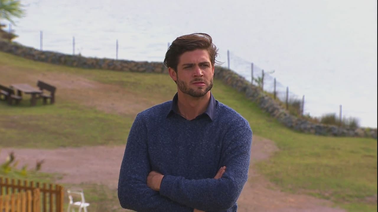 Pero Carlos ya se puso celoso, no le gusta que se lleven tan bien.