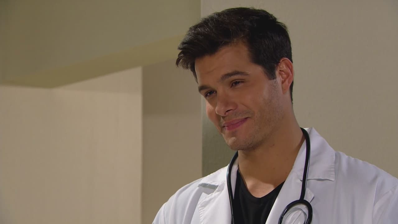 Pero por otro, el doctor Javier ha llegado a su vida.