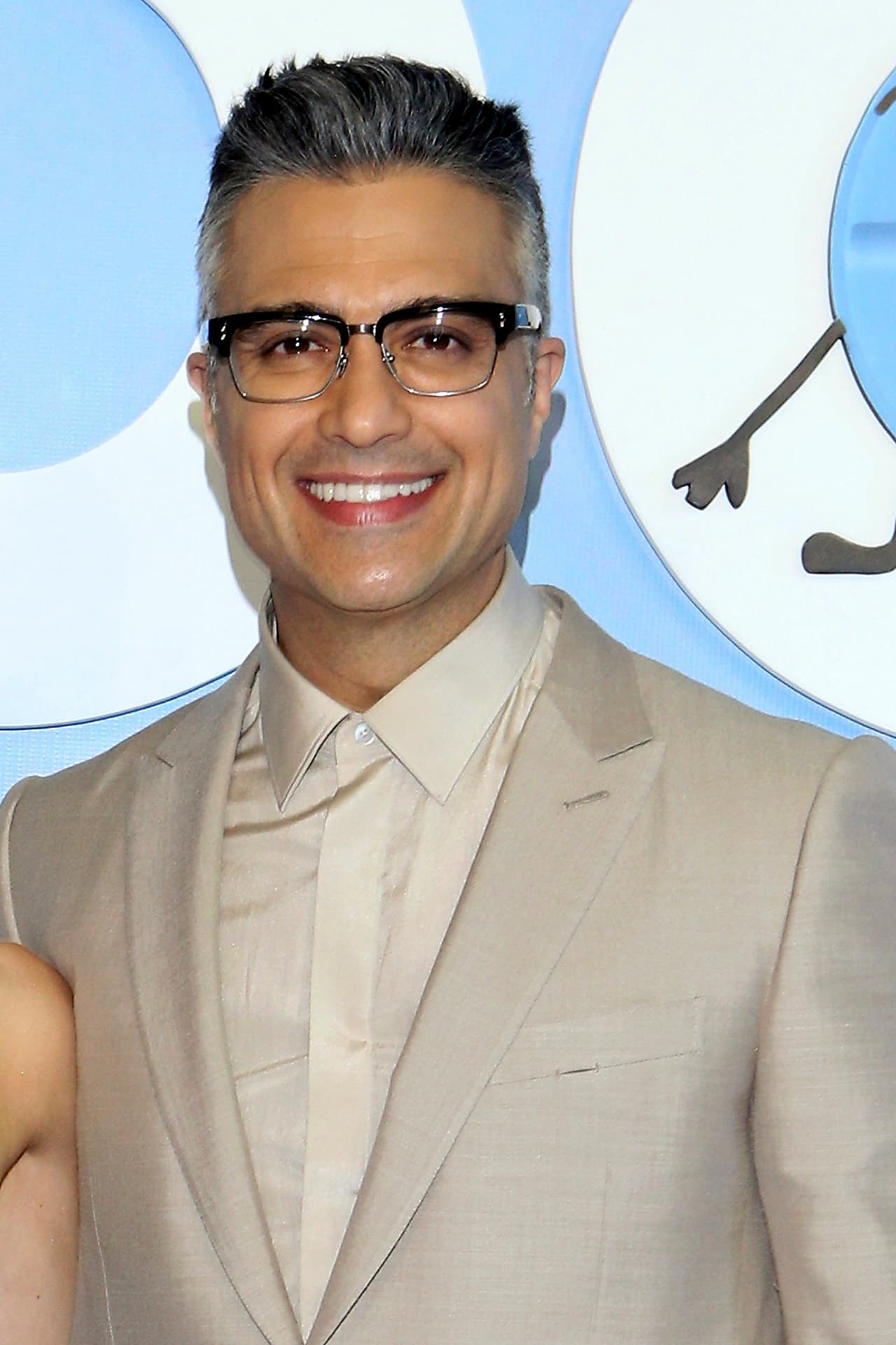 El actor contó a Sevcec que su entonces suegra, Yolanda Miranda, influyó en su rompimiento: "A la mamá yo no le caía muy bien que digamos, entonces estando ella en España pues perdimos el contacto". Camil dijo que no le pasaba sus llamadas: "Nunca me la pasó y ahí se terminó la relación, nos hemos vuelto a encontrar y hay cariño", dijo en la entrevista que ofreció a mediados de los 90. 
<br>