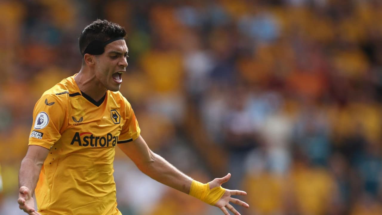 Raúl Jiménez no va ni a la banca con Wolves y preocupa al Tri