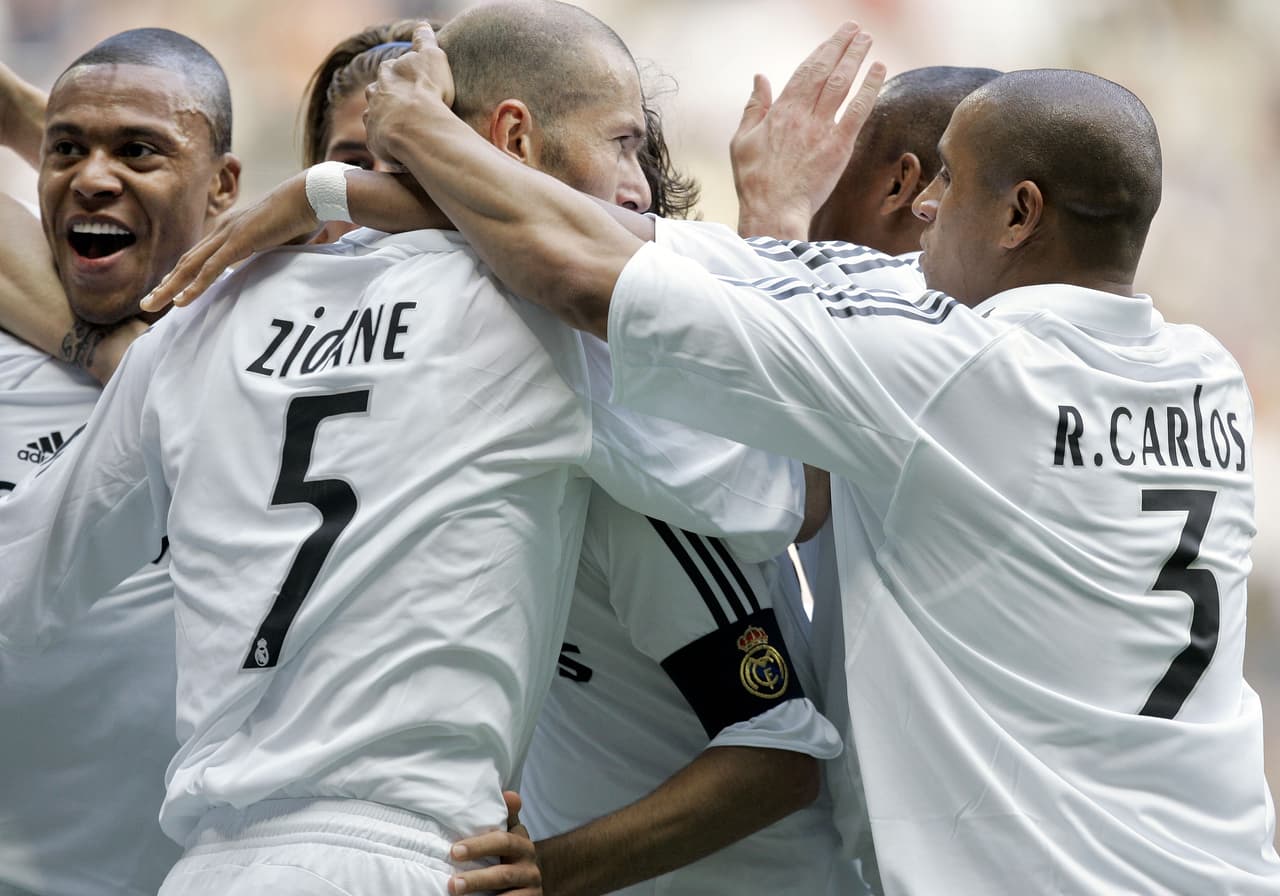A su llegada a Real Madrid, Zinedine Zidane se encontró con que el 10 le pertenecía a Figo y el francés se hizo figura con el número 5.