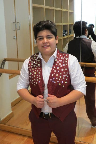 Stephanie mostrándonos su look de la cuarta gala.