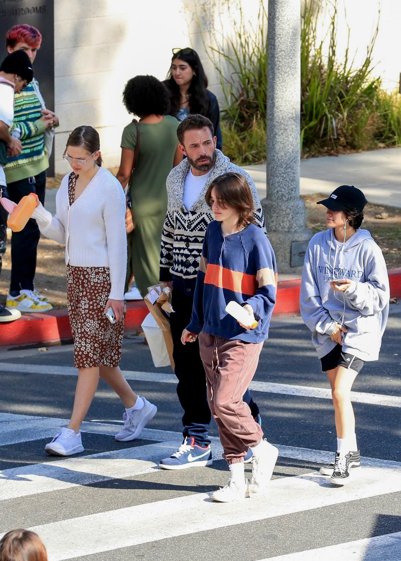 Sin embargo, la adolescente estuvo presente en la boda que la pareja celebró en Riceboro, Georgia, y desde entonces ha aparecido en público con ellos y sus hermanos. 
<br>