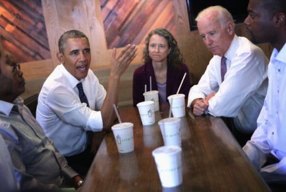 Obama propuso una iniciativa de gasto de infraestructura de 302,000 millones de dólares en cuatro años, pagándose la mitad con los impuestos actuales a combustibles y tarifas a usuarios.