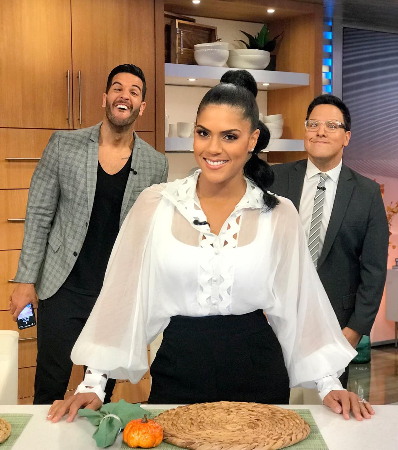 Regularmente, Francisca usa looks más joviales y vibrantes, aunque de vez en cuando nos sorprende con vestimenta más seria como la de la imagen.