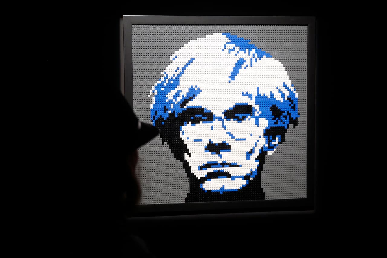 Todos pueden llevar los lentes de Andy Warhol (y ponerse sus cuadros en camisetas y tenis) 