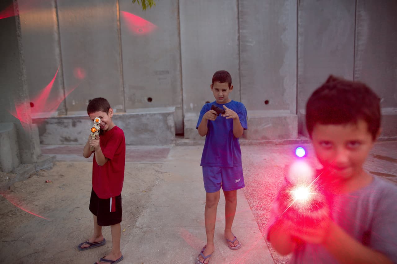 Intercambio de armas de juguete por nuevos regalos busca crear conciencia