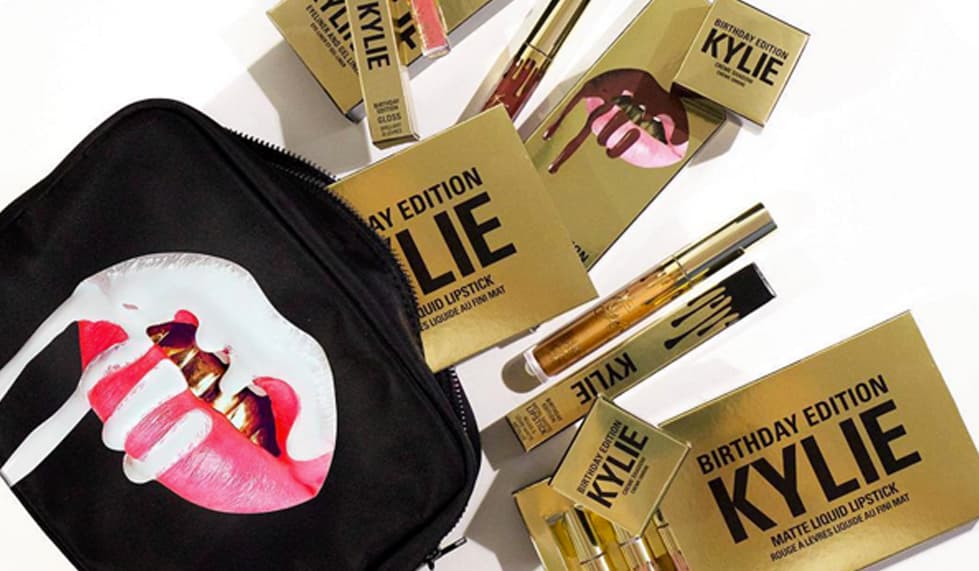 Kylie Jenner celebra su cumpleaños con una edición limitada de maquillaje